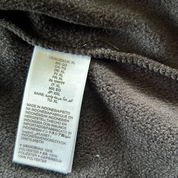 Amazon Essentials Men’s Full Zip up Fleece Vest - Picture 5 of 8